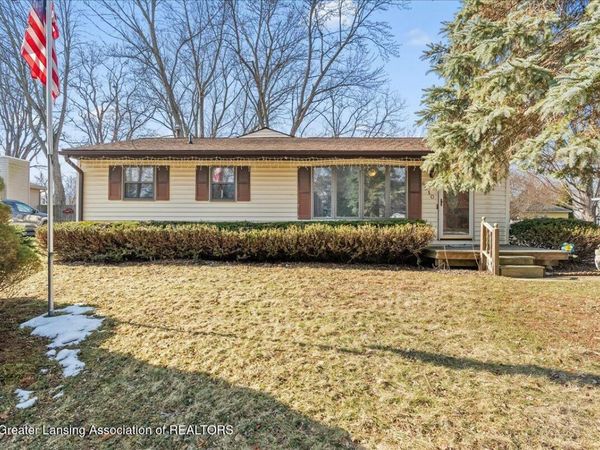 6910 Calson Drive, Lansing, MI 48911