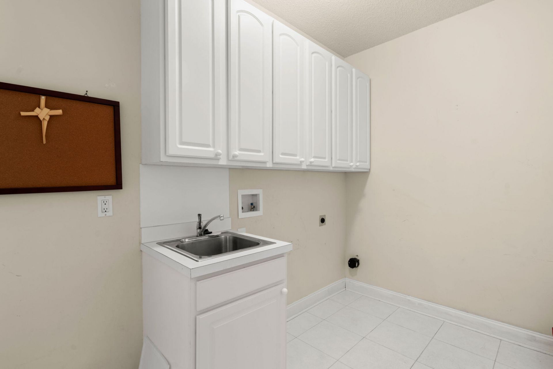 136 Cotillion Crescent Photo 12