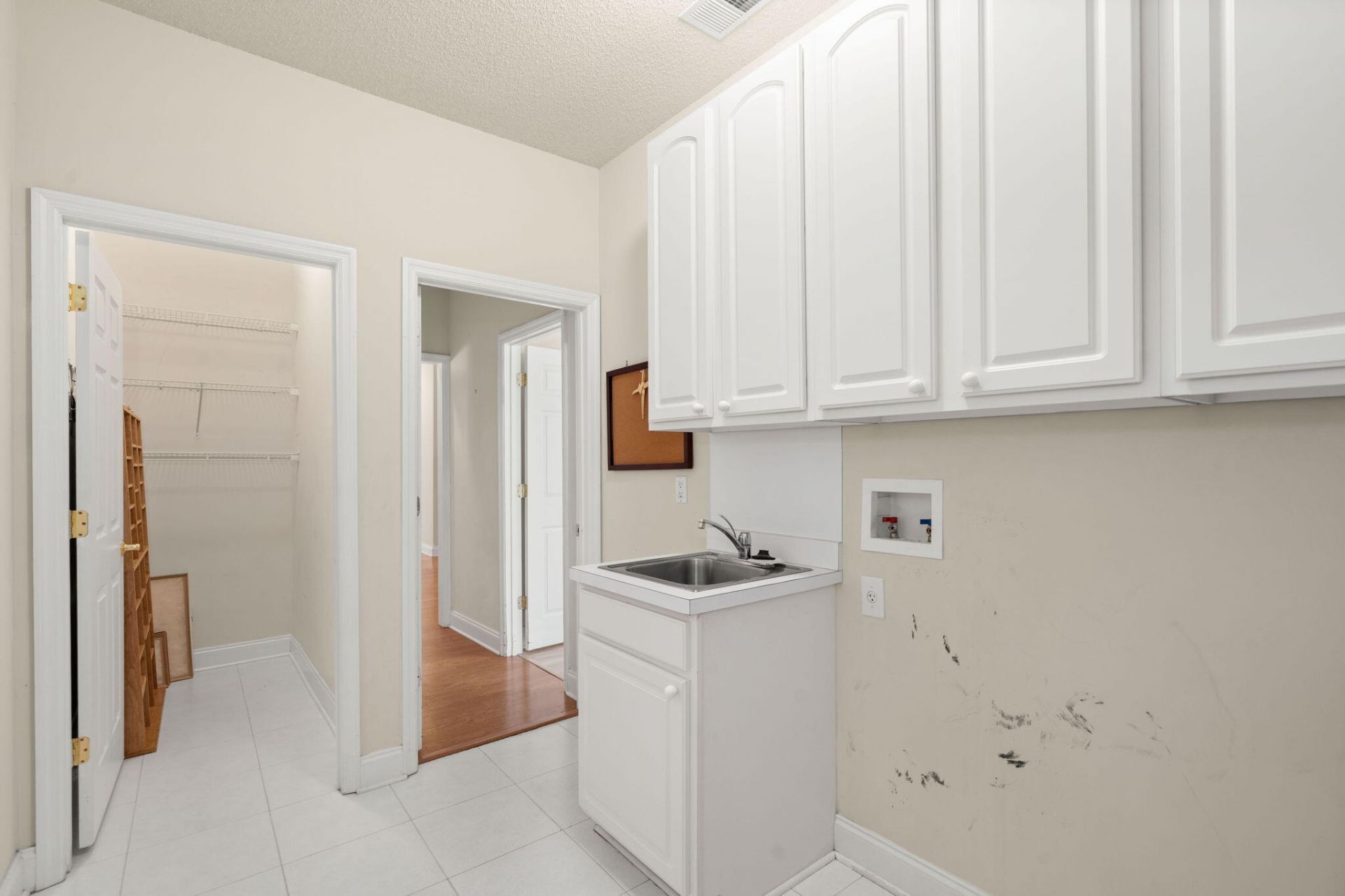 136 Cotillion Crescent Photo 13