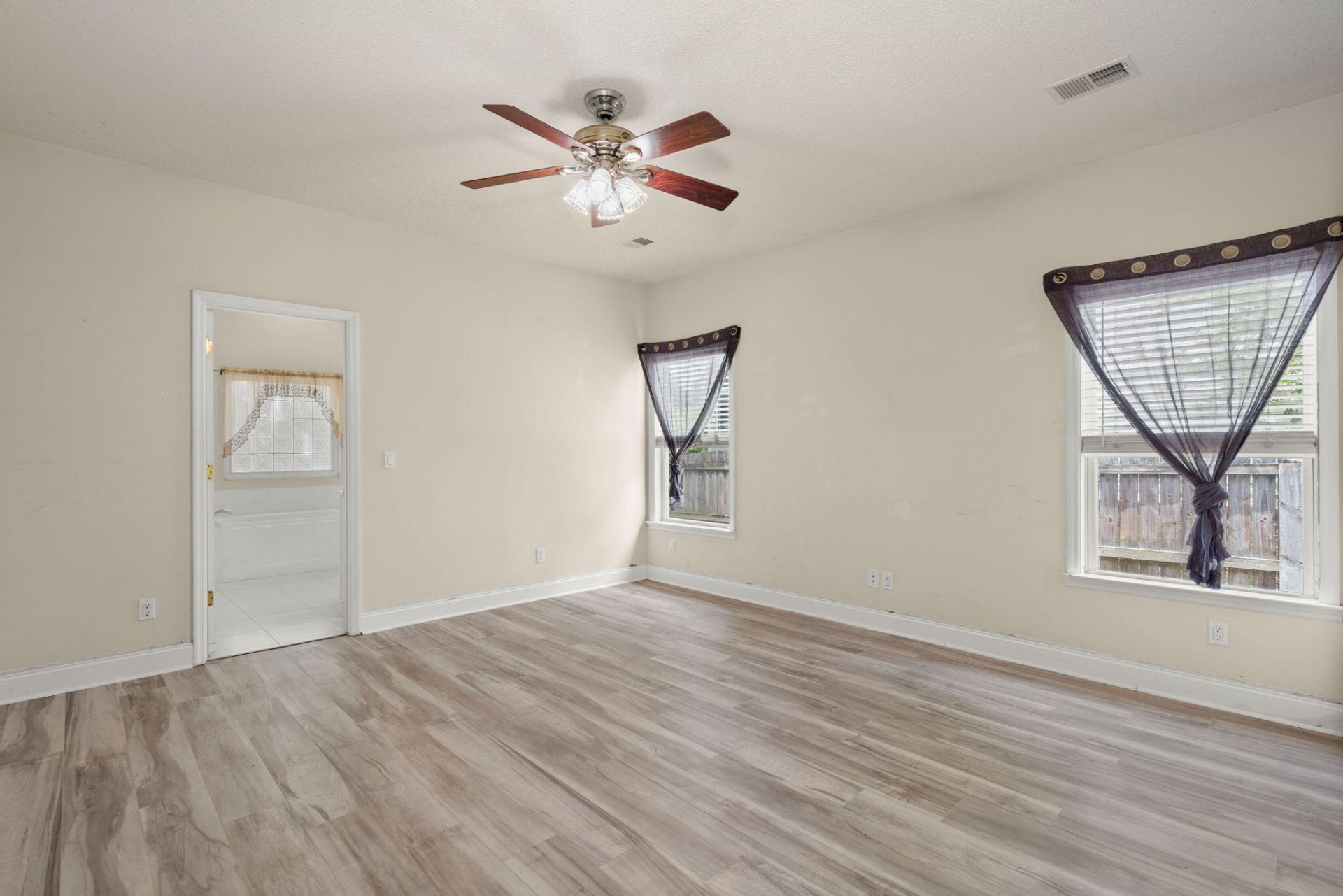 136 Cotillion Crescent Photo 14