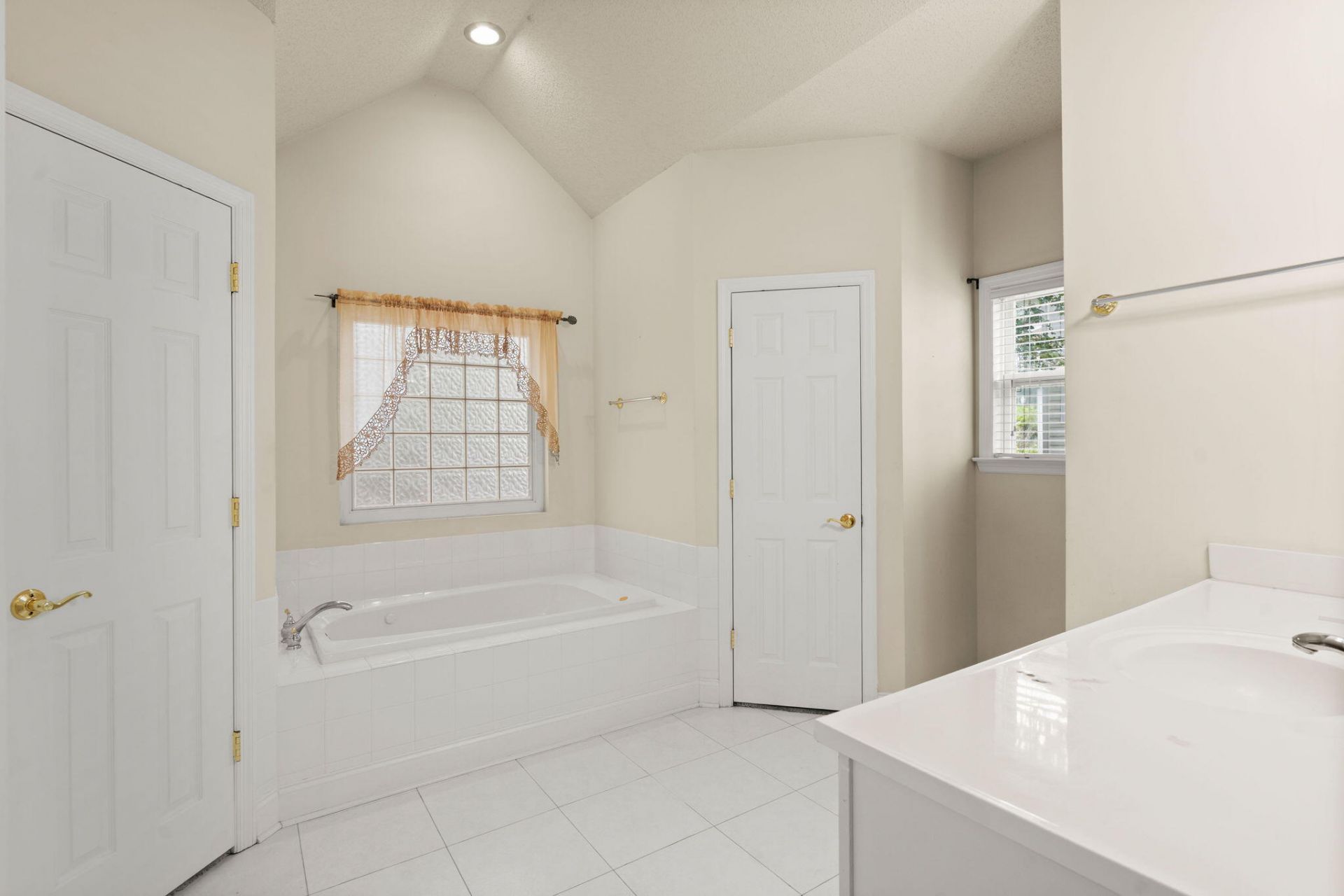 136 Cotillion Crescent Photo 16