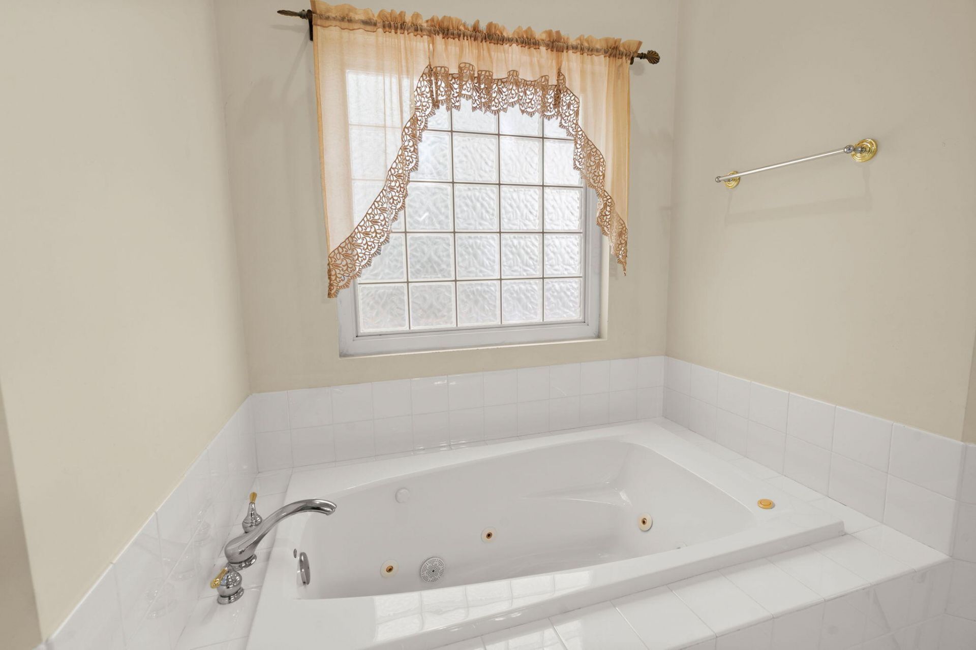 136 Cotillion Crescent Photo 18