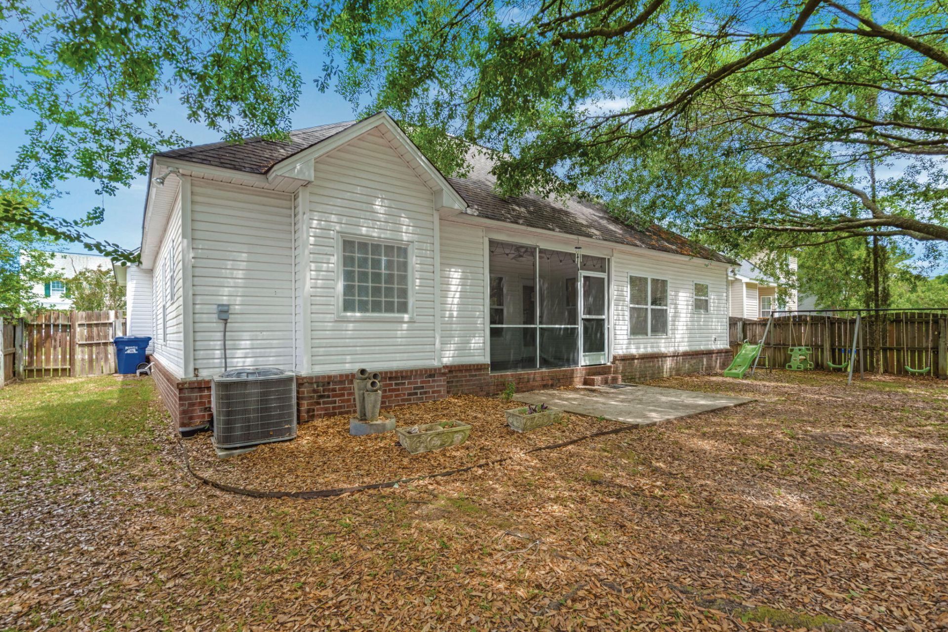 136 Cotillion Crescent Photo 23