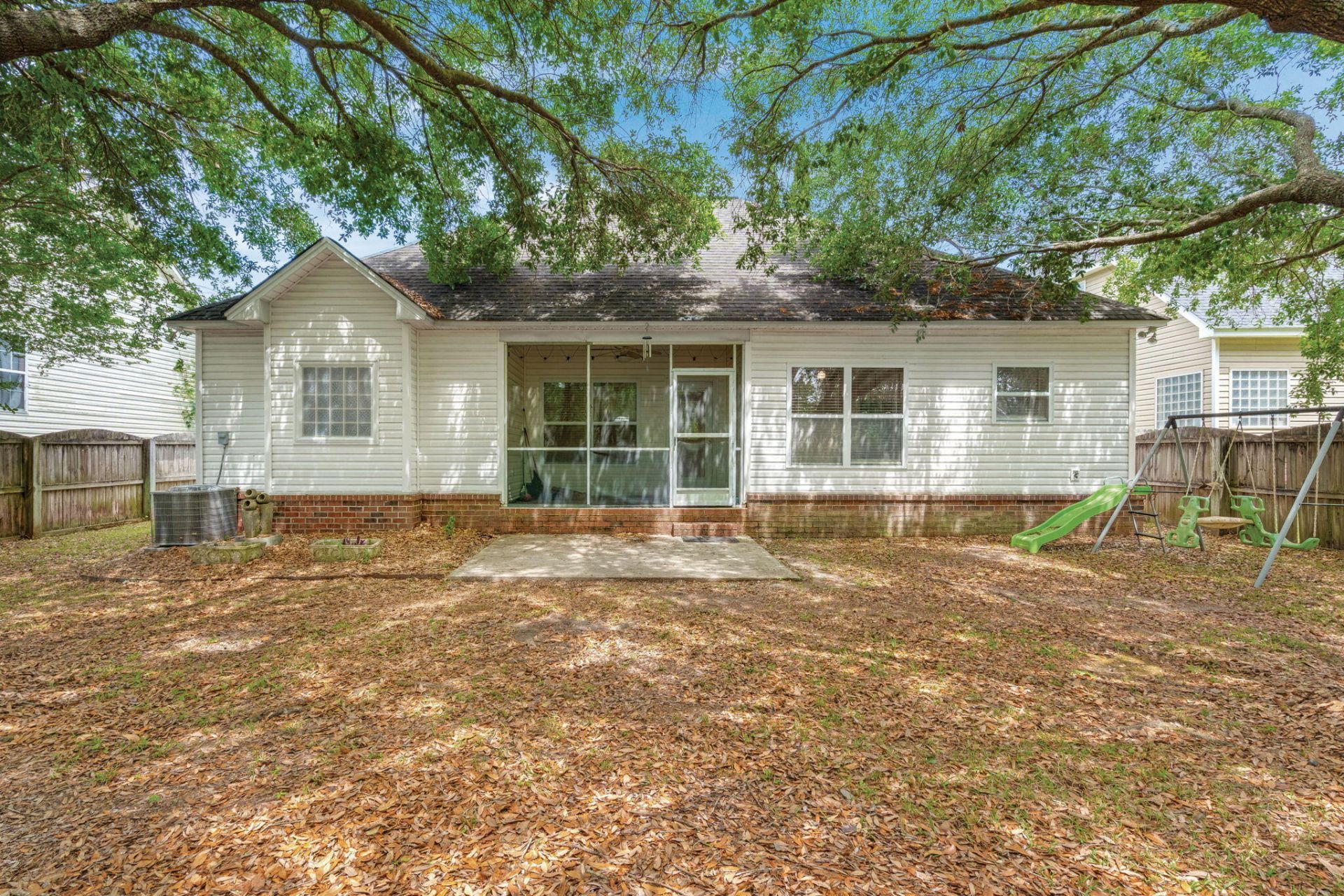 136 Cotillion Crescent Photo 24
