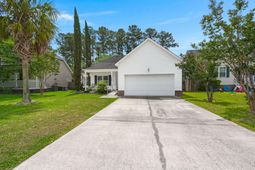 136 Cotillion Crescent photo 4