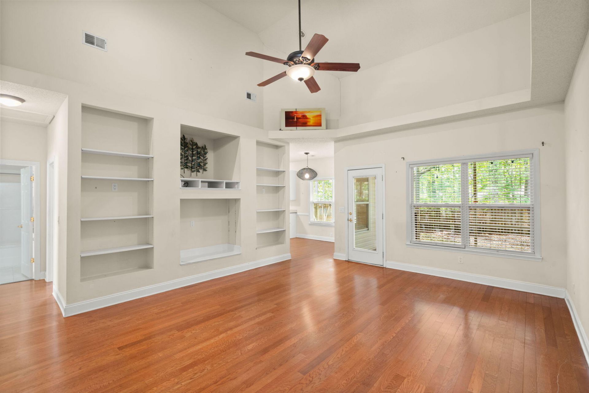 136 Cotillion Crescent Photo 4