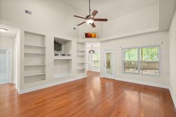 136 Cotillion Crescent photo 4