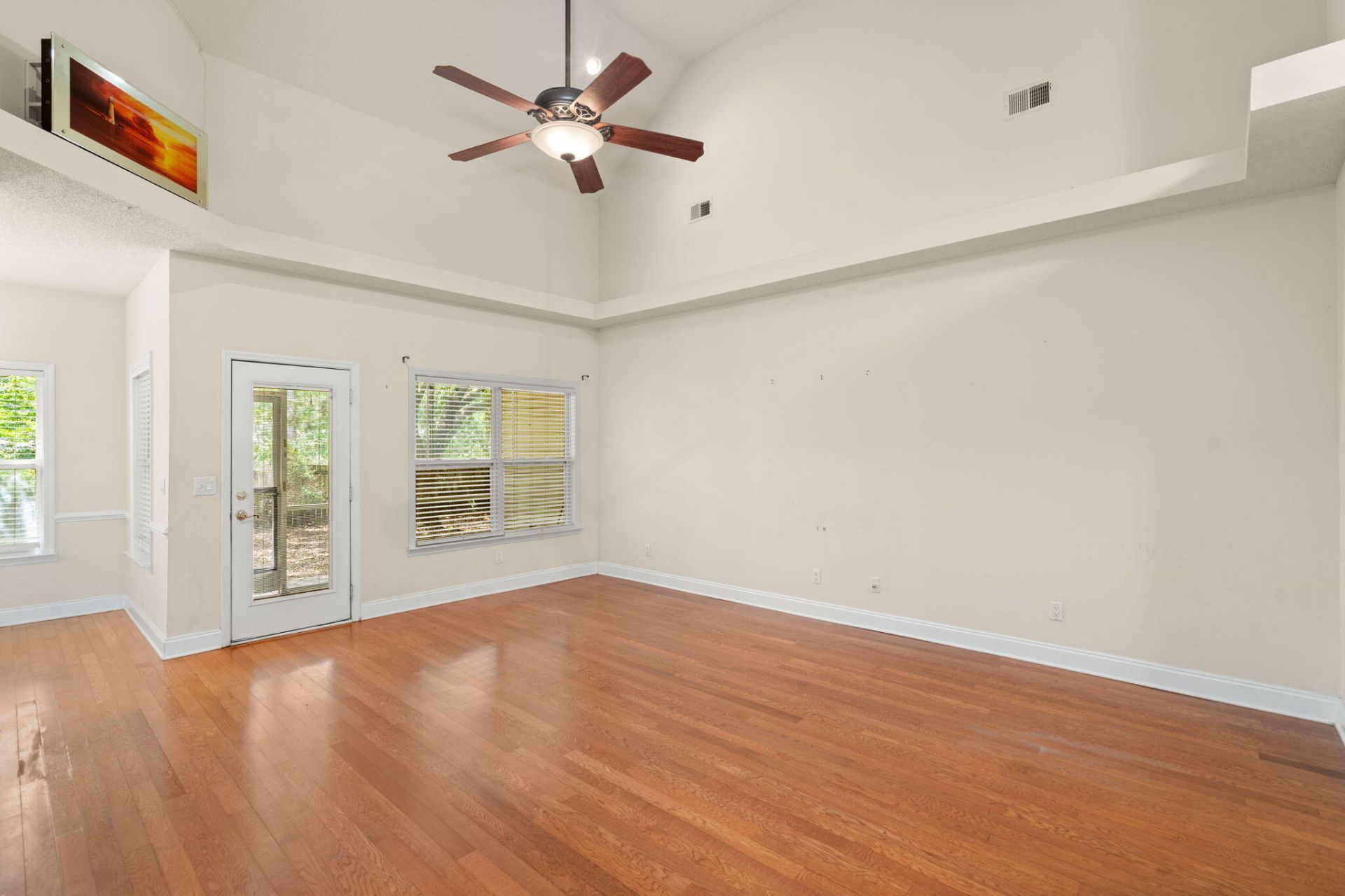 136 Cotillion Crescent Photo 6