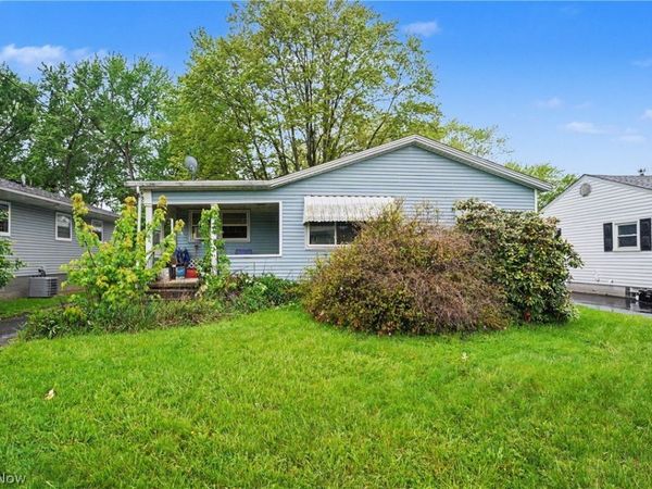 520 Sunset Drive , Hubbard, OH 44425