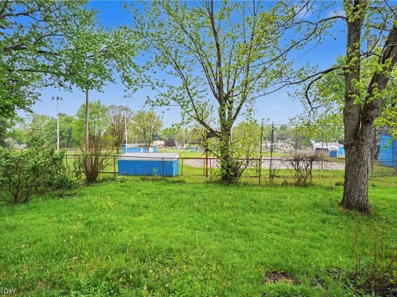 520 Sunset Drive , Hubbard, OH 44425 Photo 21