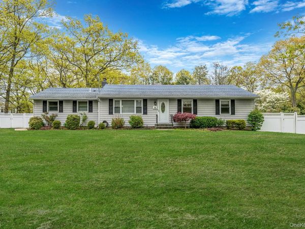 19 Pumpkin Road , Saint James, NY 11780