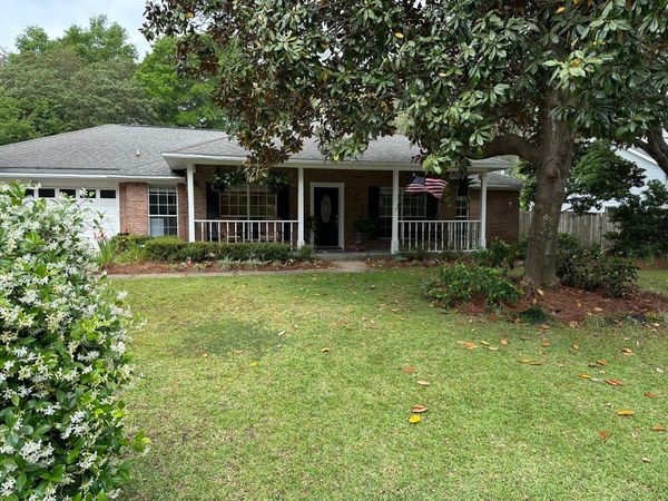 1670 Parkside Circle, Niceville, FL 32578