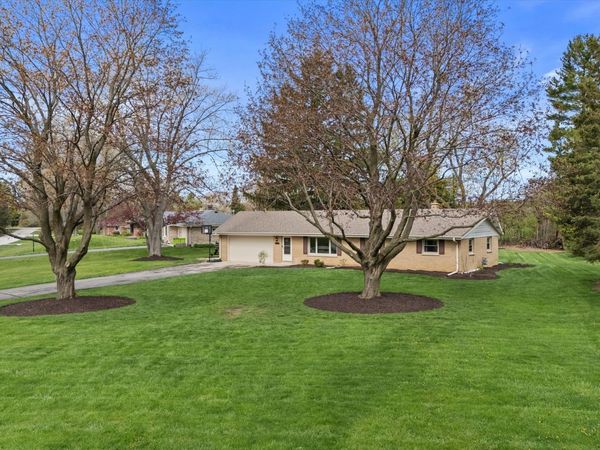 4028 Woodview Dr, Richfield, WI 53033