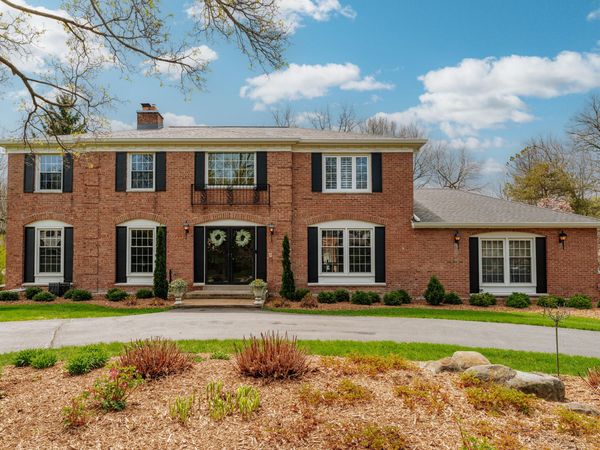 18245 Le Chateau Dr, Brookfield, WI 53045