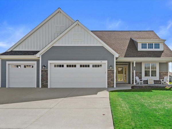 190 Mullberry Ln, Grafton, WI 53024