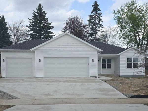 410 Village Ln, Ripon, WI 54971