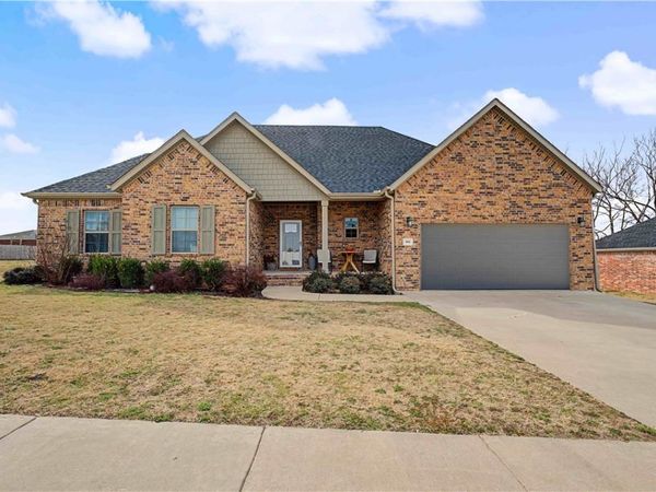908 Fallon Street , Siloam Springs, AR 72761