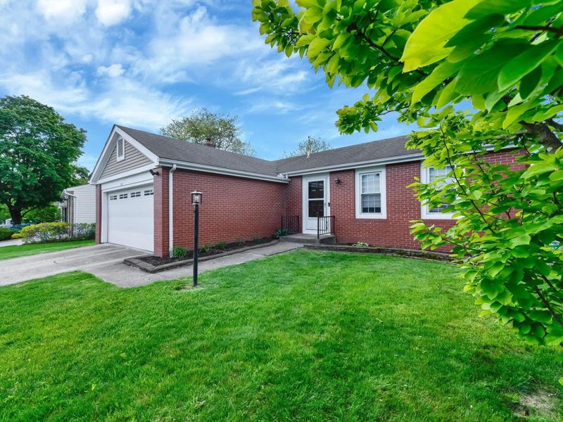 3513 En Joie Drive, Columbus, OH 43228 Photo 3