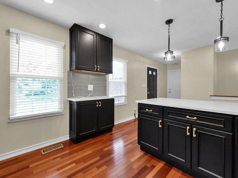 3513 En Joie Drive, Columbus, OH 43228 Photo 7
