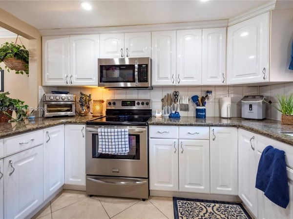 9491 Evergreen Pl , Unit 302, Davie, FL 33324