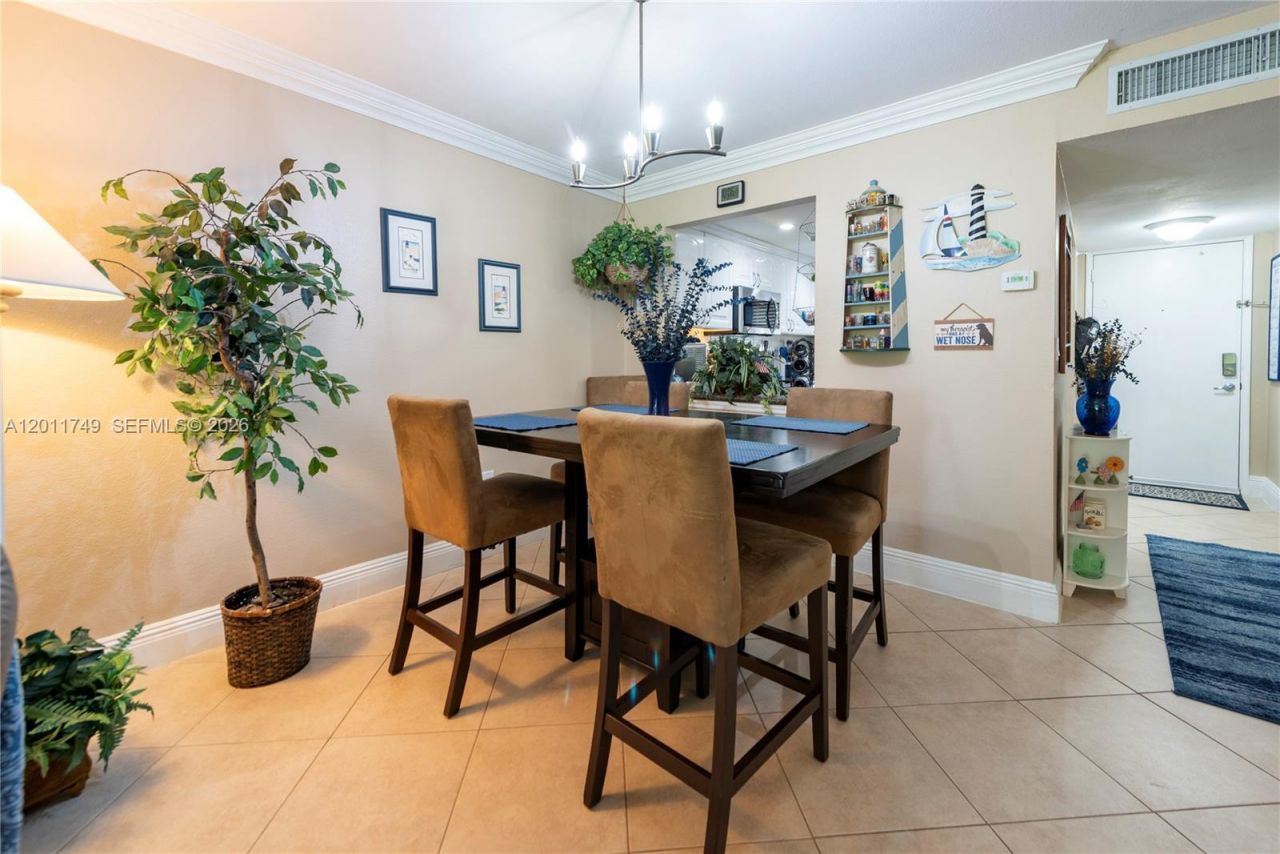 9491 Evergreen Pl , Unit 302, Davie, FL 33324 Photo