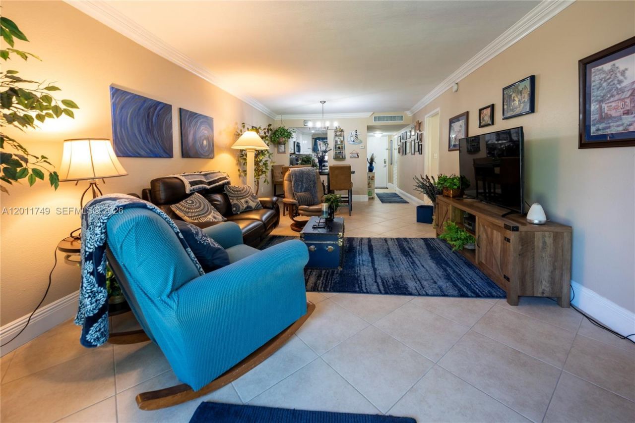 9491 Evergreen Pl , Unit 302, Davie, FL 33324 Photo