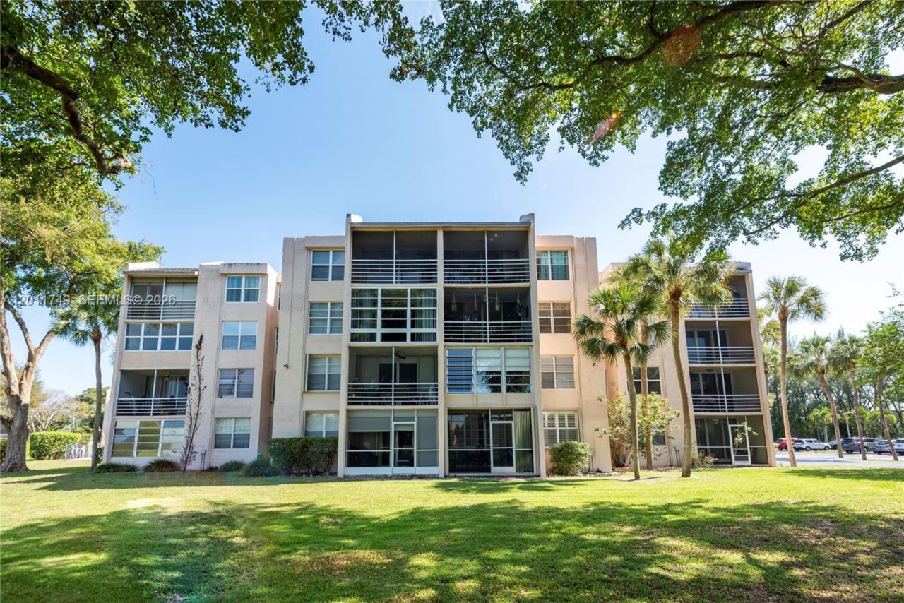 9491 Evergreen Pl , Unit 302, Davie, FL 33324 Photo