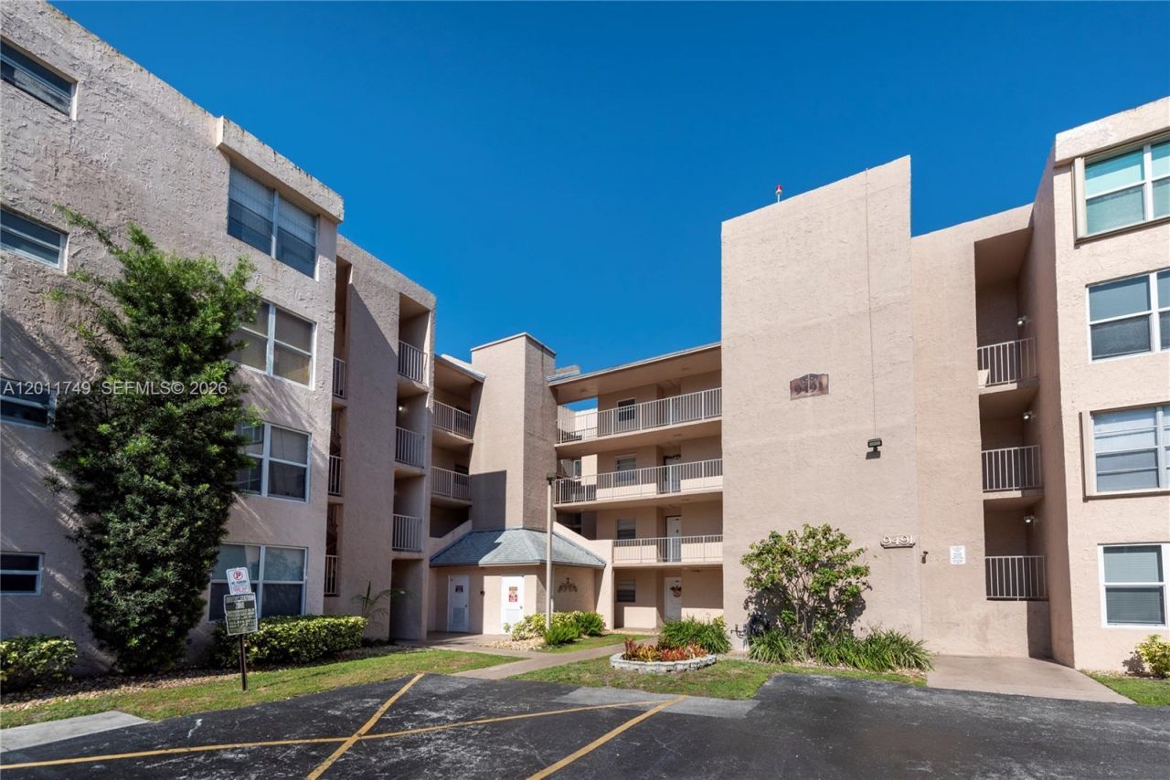 9491 Evergreen Pl , Unit 302, Davie, FL 33324 Photo