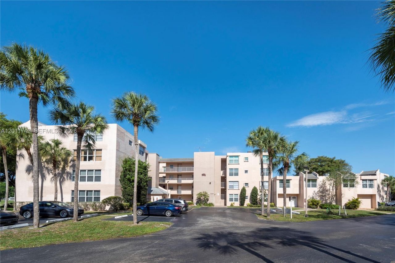9491 Evergreen Pl , Unit 302, Davie, FL 33324 Photo