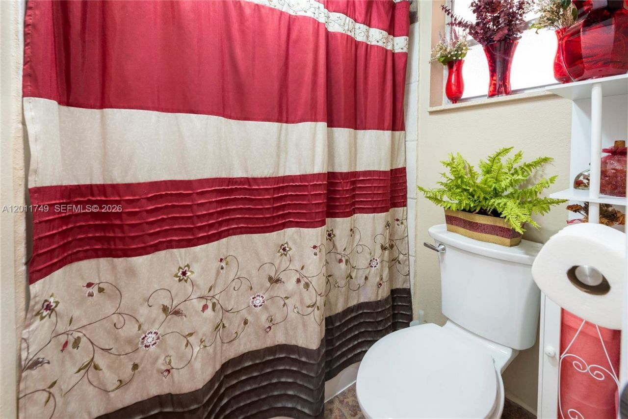 9491 Evergreen Pl , Unit 302, Davie, FL 33324 Photo