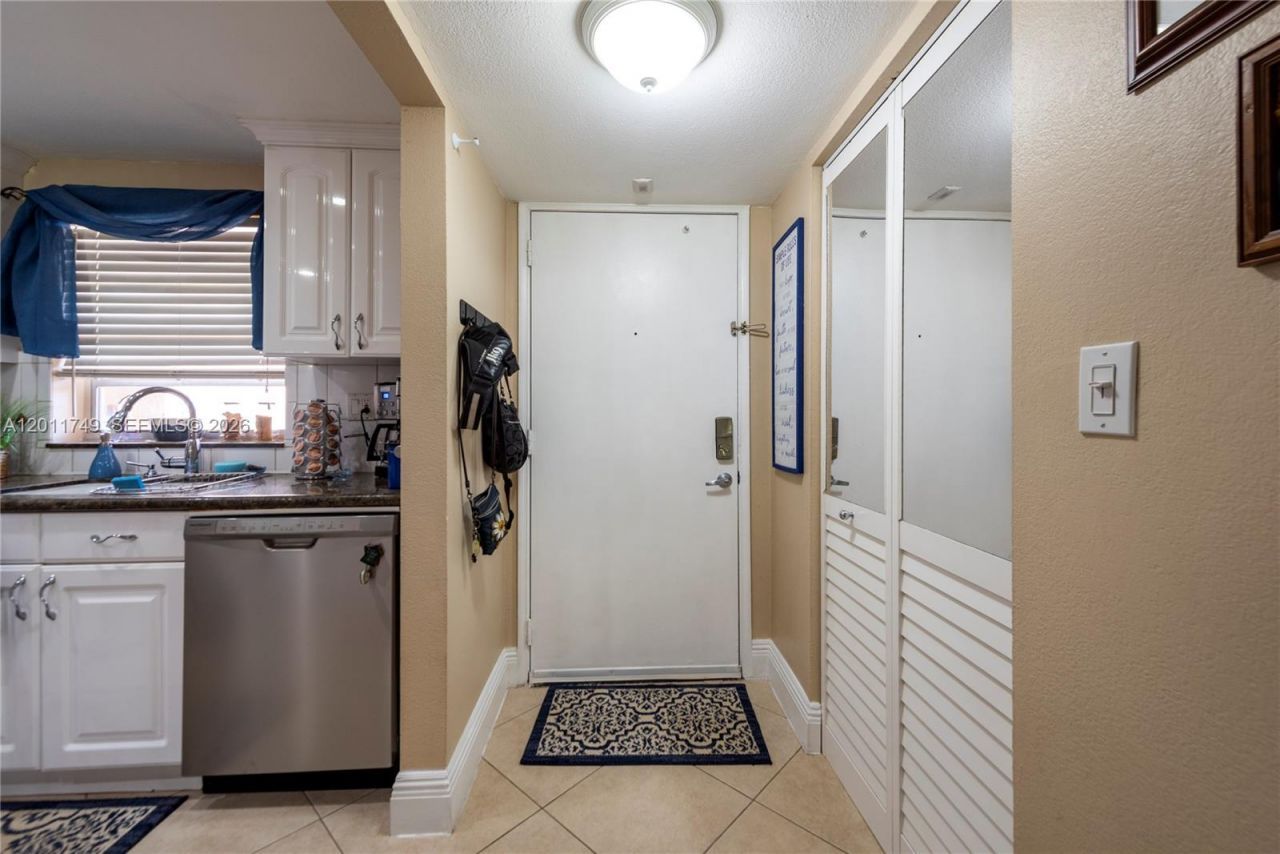 9491 Evergreen Pl , Unit 302, Davie, FL 33324 Photo