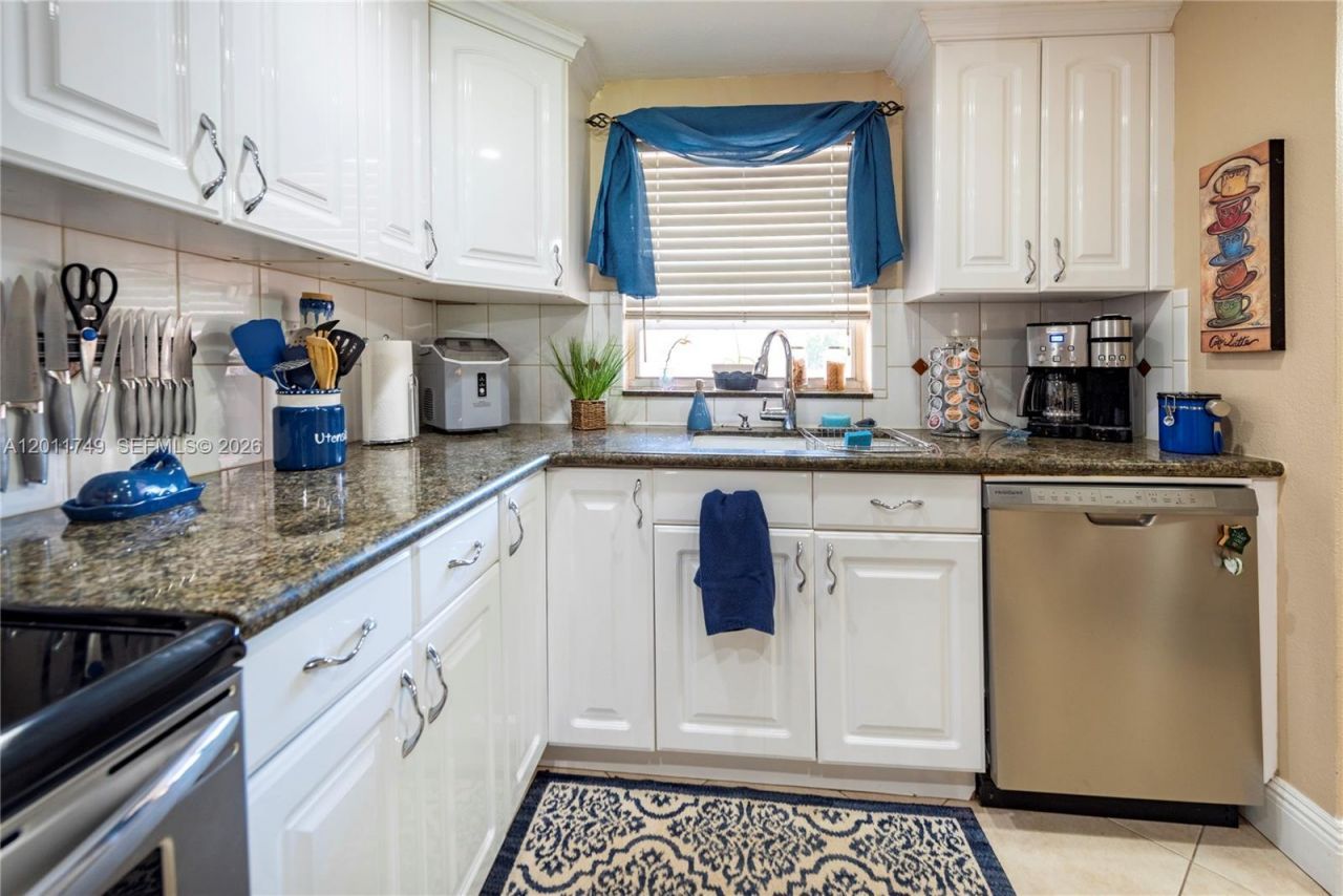 9491 Evergreen Pl , Unit 302, Davie, FL 33324 Photo