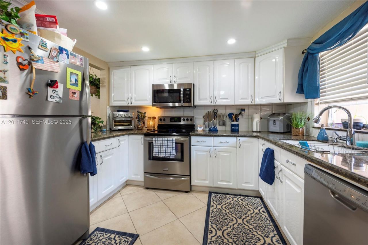 9491 Evergreen Pl , Unit 302, Davie, FL 33324 Photo