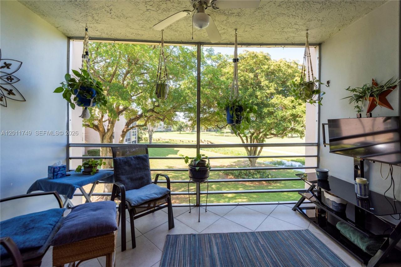 9491 Evergreen Pl , Unit 302, Davie, FL 33324 Photo