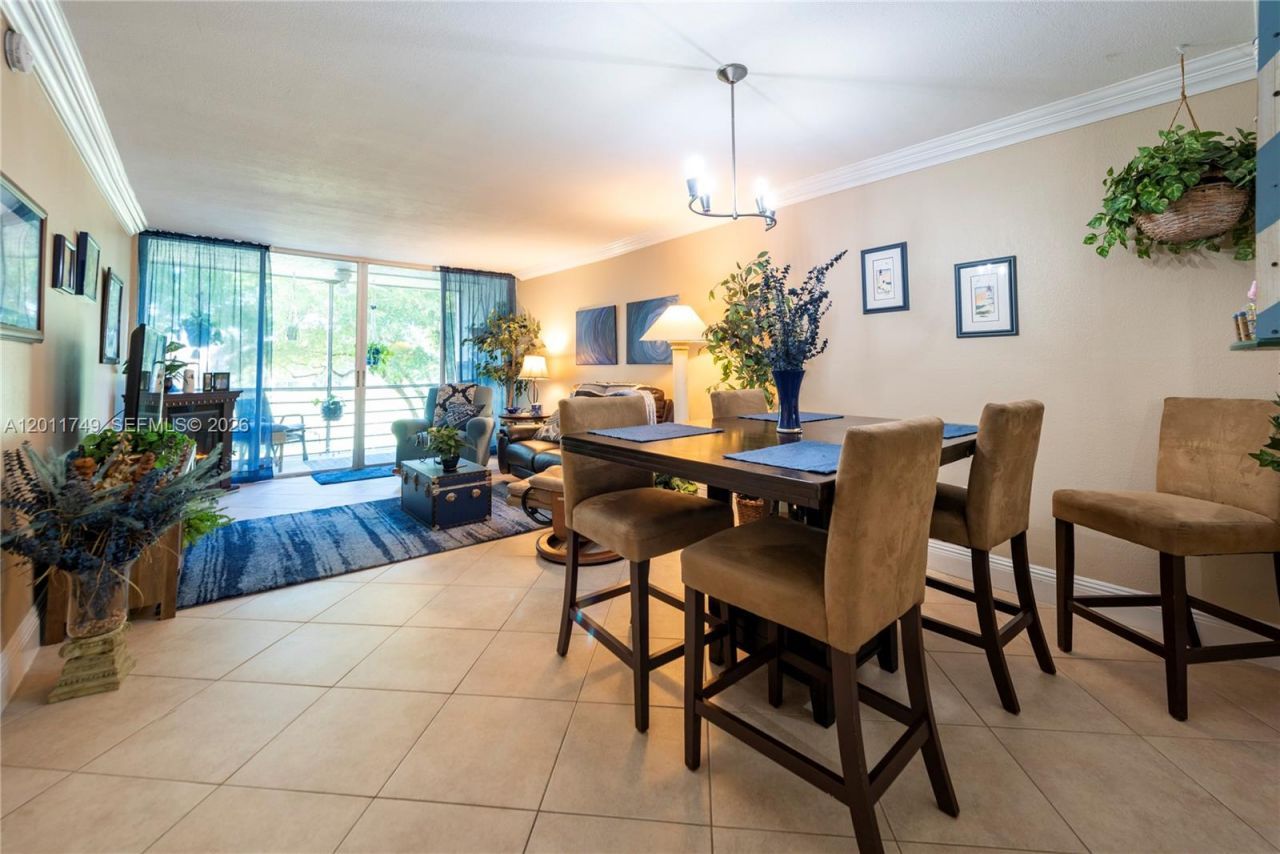 9491 Evergreen Pl , Unit 302, Davie, FL 33324 Photo