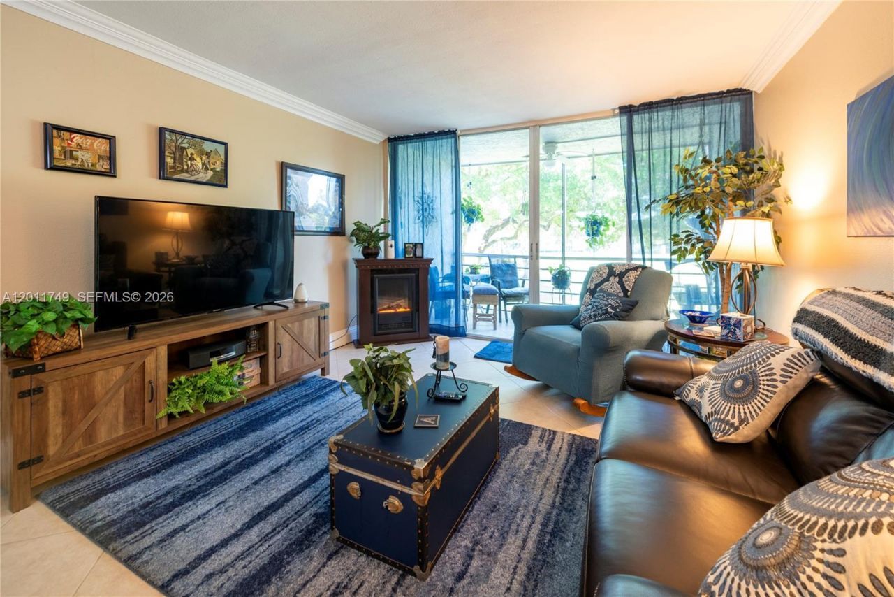 9491 Evergreen Pl , Unit 302, Davie, FL 33324 Photo