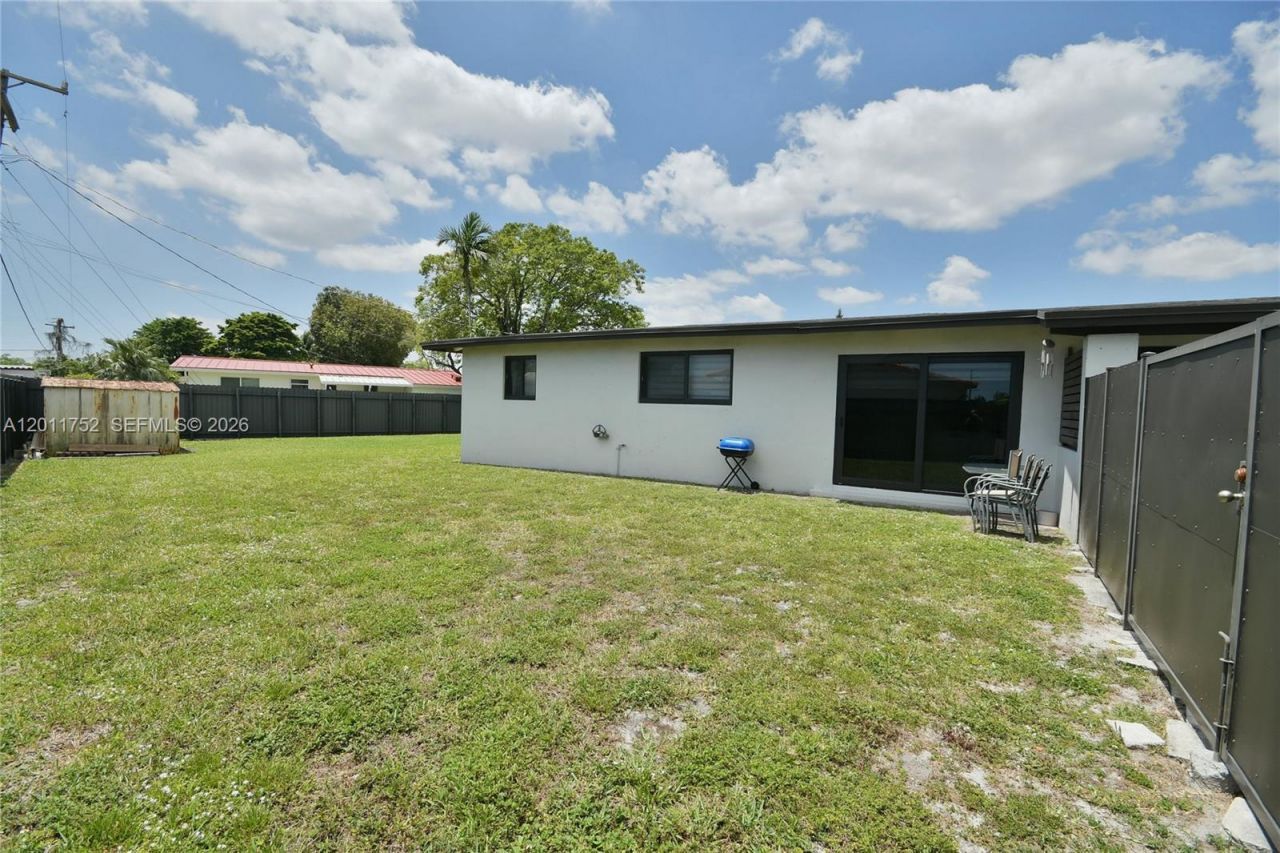 8350 SW 12th Ter, Miami, FL 33144 Photo