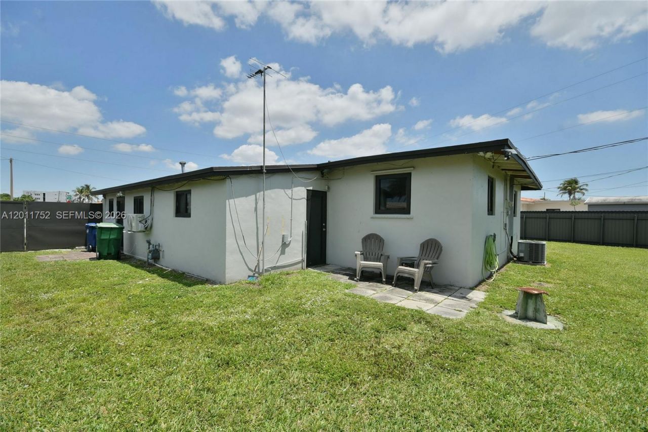 8350 SW 12th Ter, Miami, FL 33144 Photo
