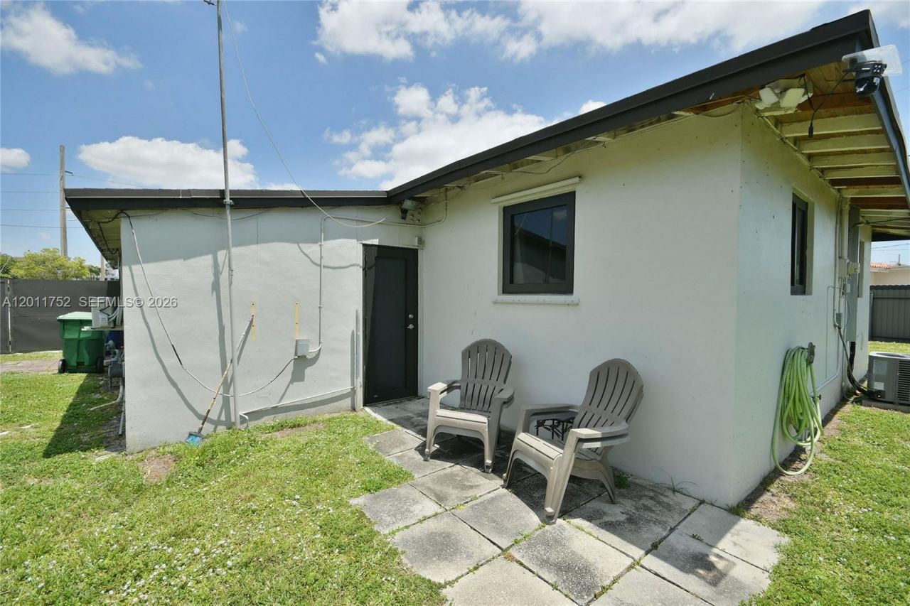 8350 SW 12th Ter, Miami, FL 33144 Photo