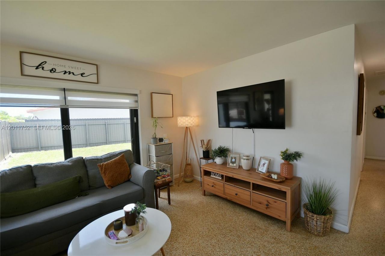 8350 SW 12th Ter, Miami, FL 33144 Photo