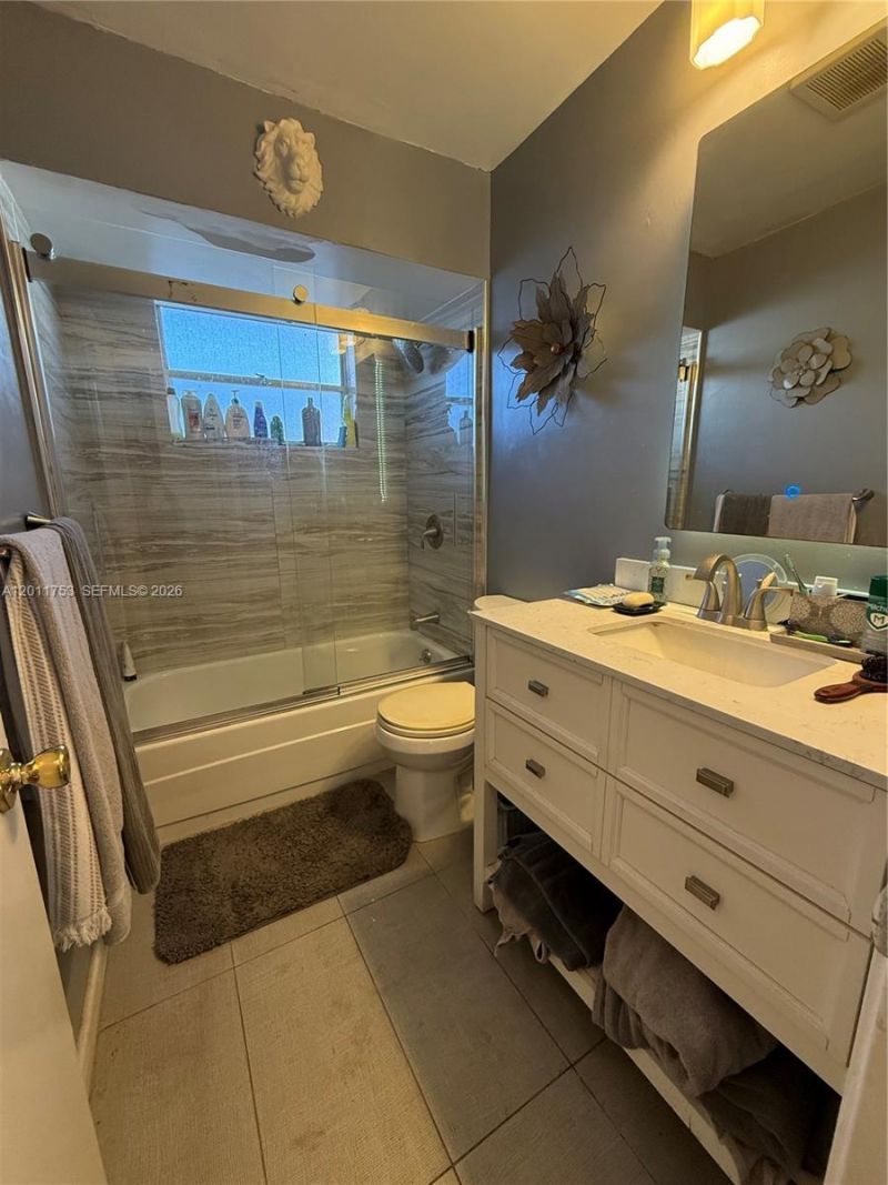 500 NE 14th Ave , Unit 302, Hallandale Beach, FL 33009 Photo
