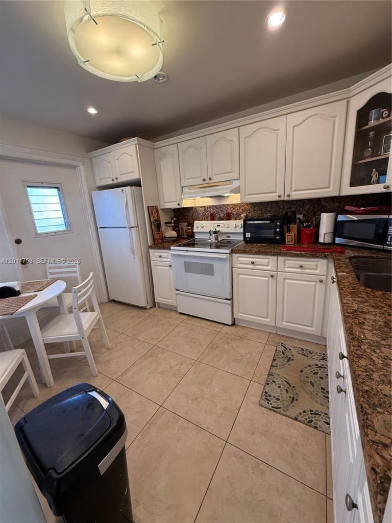500 NE 14th Ave , Unit 302, Hallandale Beach, FL 33009 Photo