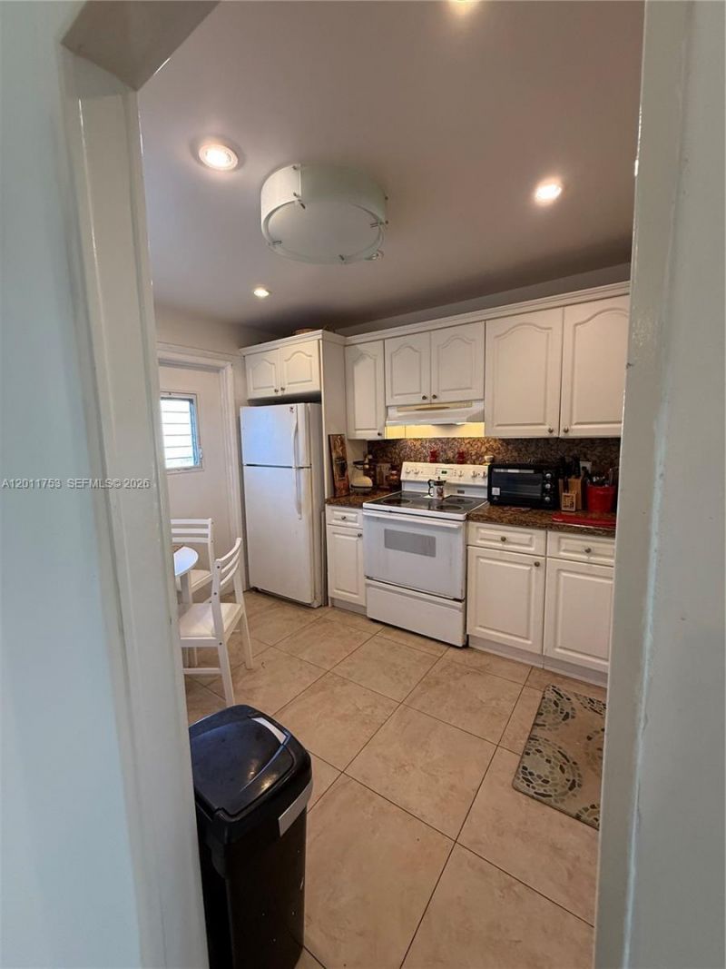 500 NE 14th Ave , Unit 302, Hallandale Beach, FL 33009 Photo