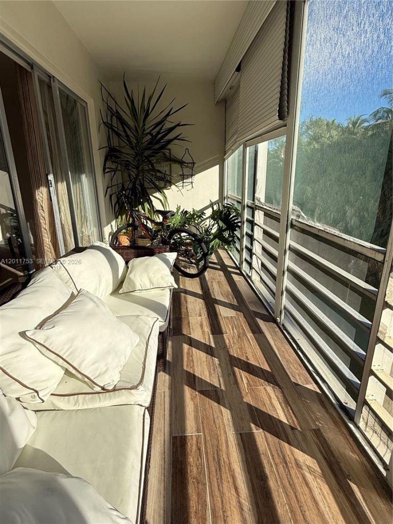 500 NE 14th Ave , Unit 302, Hallandale Beach, FL 33009 Photo