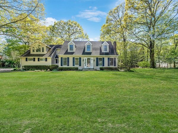4 Carol Court, Mount Sinai, NY 11766