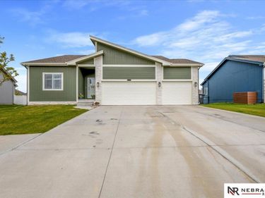 19860 Birch Avenue , Gretna, NE 68028