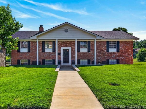 1048 SE Greystone Avenue , Bartlesville, OK 74006