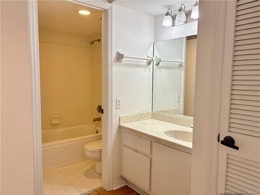 802 SE Central Parkway, Unit 14, Stuart, FL 34994 Photo