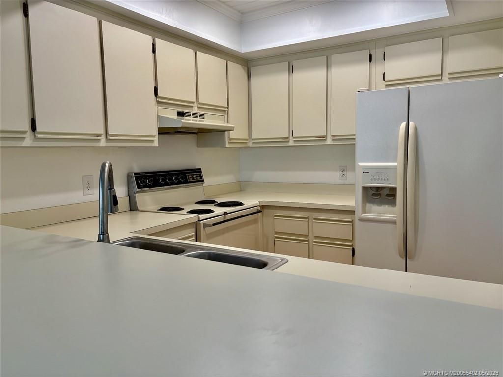 802 SE Central Parkway, Unit 14, Stuart, FL 34994 Photo