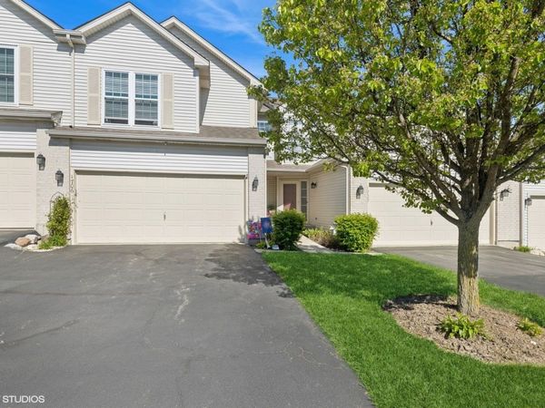 1706 Pine Street, Unit 1706, McHenry, IL 60051